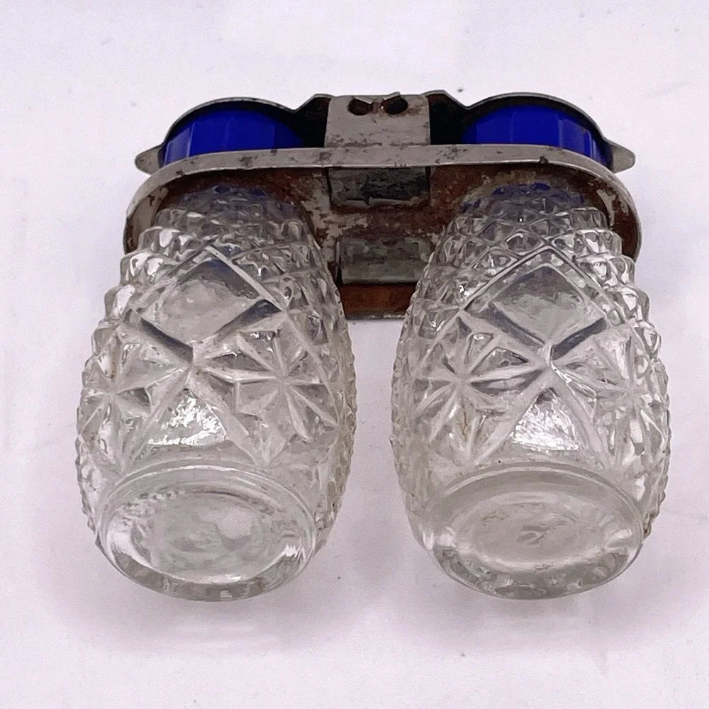 Vintage Mini Travel Salt And Pepper Shaker Metal Flip‎ Lid Glass Containers